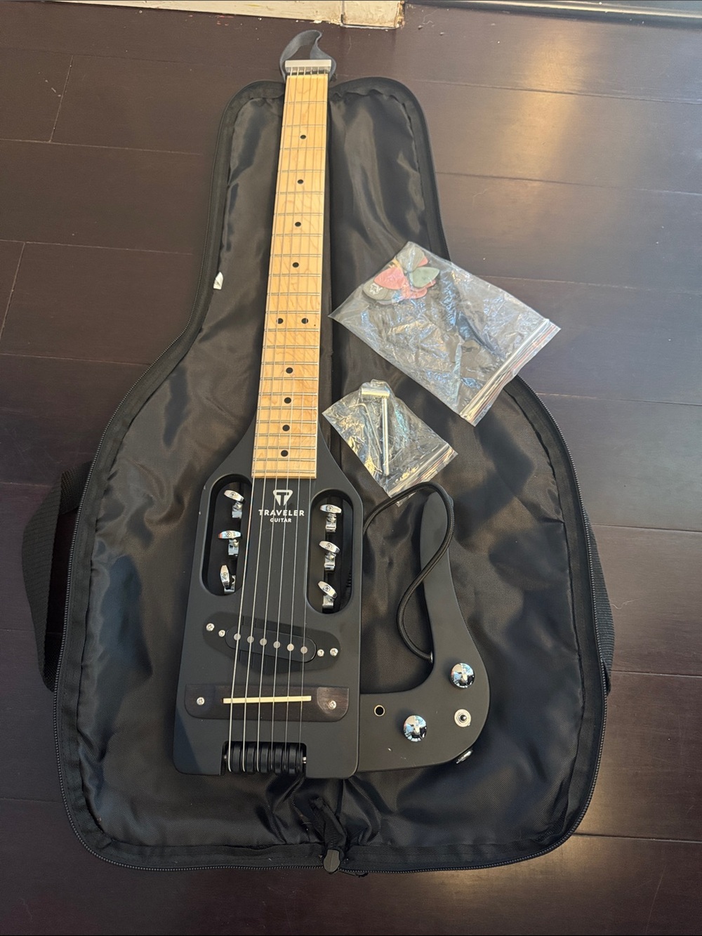 Traveler Guitar Pro-Series Hybrid Acoustic-Electric Guitar Matte Black